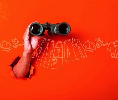 Paire de jumelles évoquant la recherche des tenues adaptées conçues pour chaque métier
