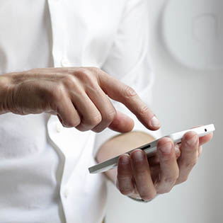 Vous pouvez effectuer vos démarches depuis votre téléphone mobile
