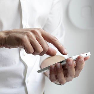 Vous pouvez effectuer vos démarches depuis votre téléphone mobile